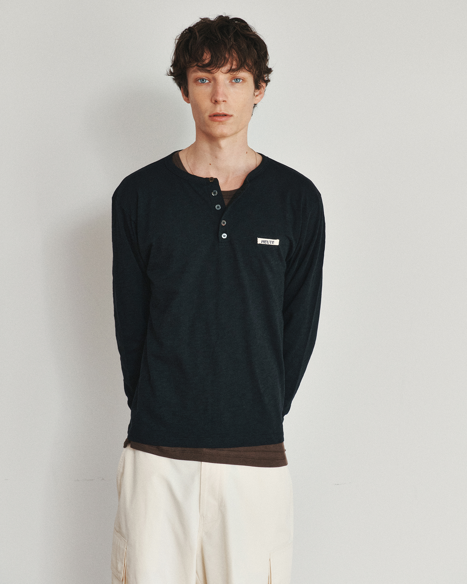 Tシャツ・カットソー COVERNAT Slub henley neck t-shirt black MUSINSA公式 | HEUTE HET SLUB HENLEY NECK T-SHIRT (BLACK)
